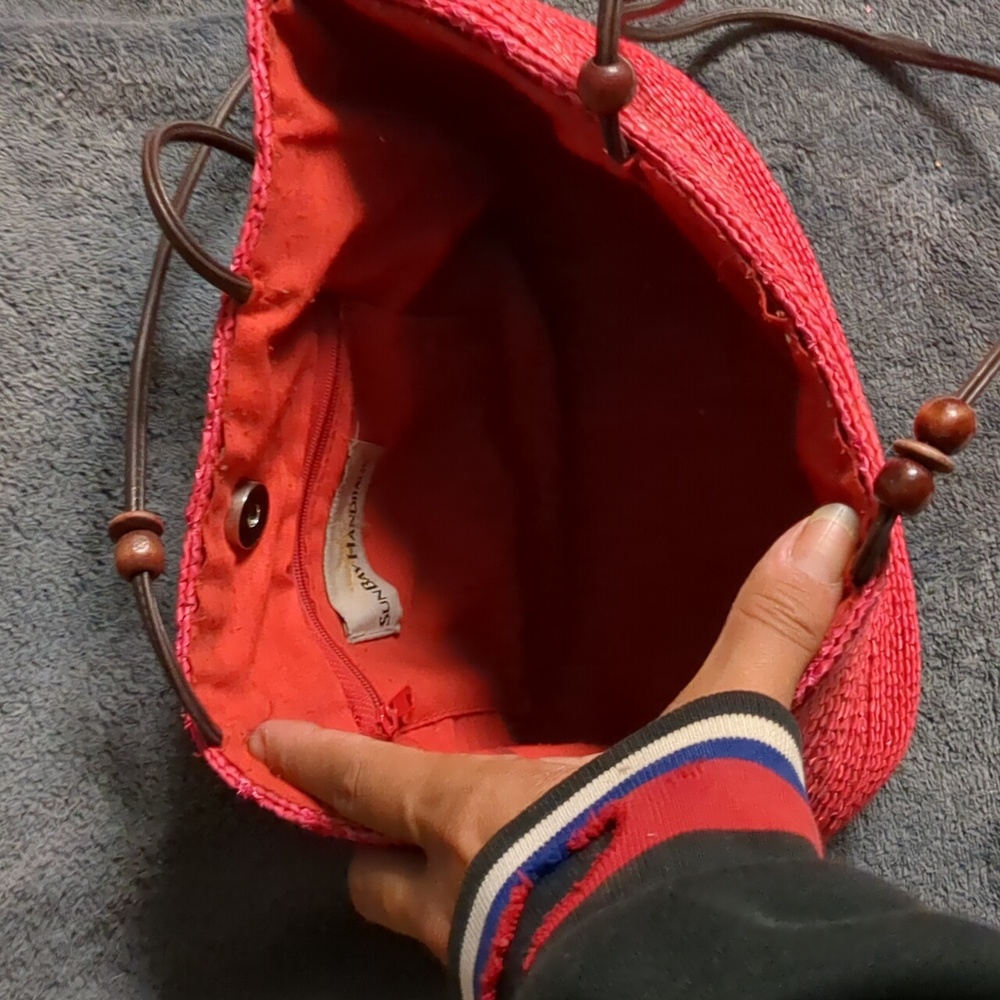 Red Straw Handbag - Picture 2 of 4